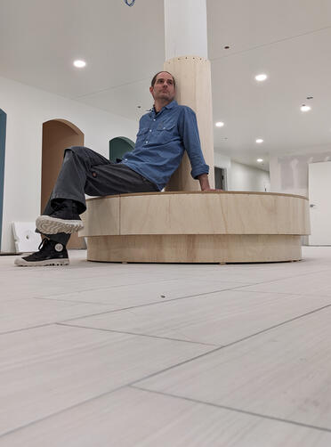 A round bench I built for the lobby area of a local doctor's office. My friend Krysta provided all the upholstery after I installed this structural portion of the bench. (2023)